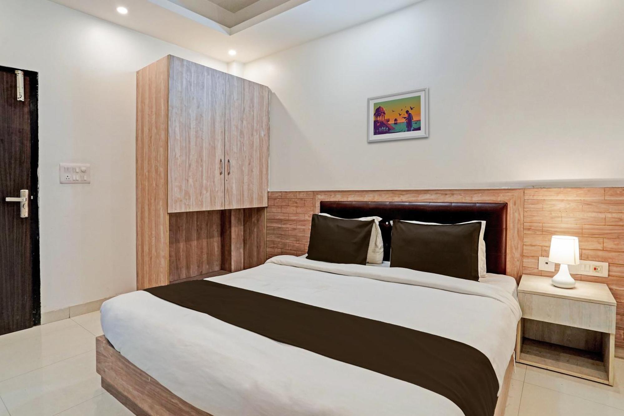 Hotel O Babil Palace Near Omaxe Celebration Mall Гургаон Екстериор снимка