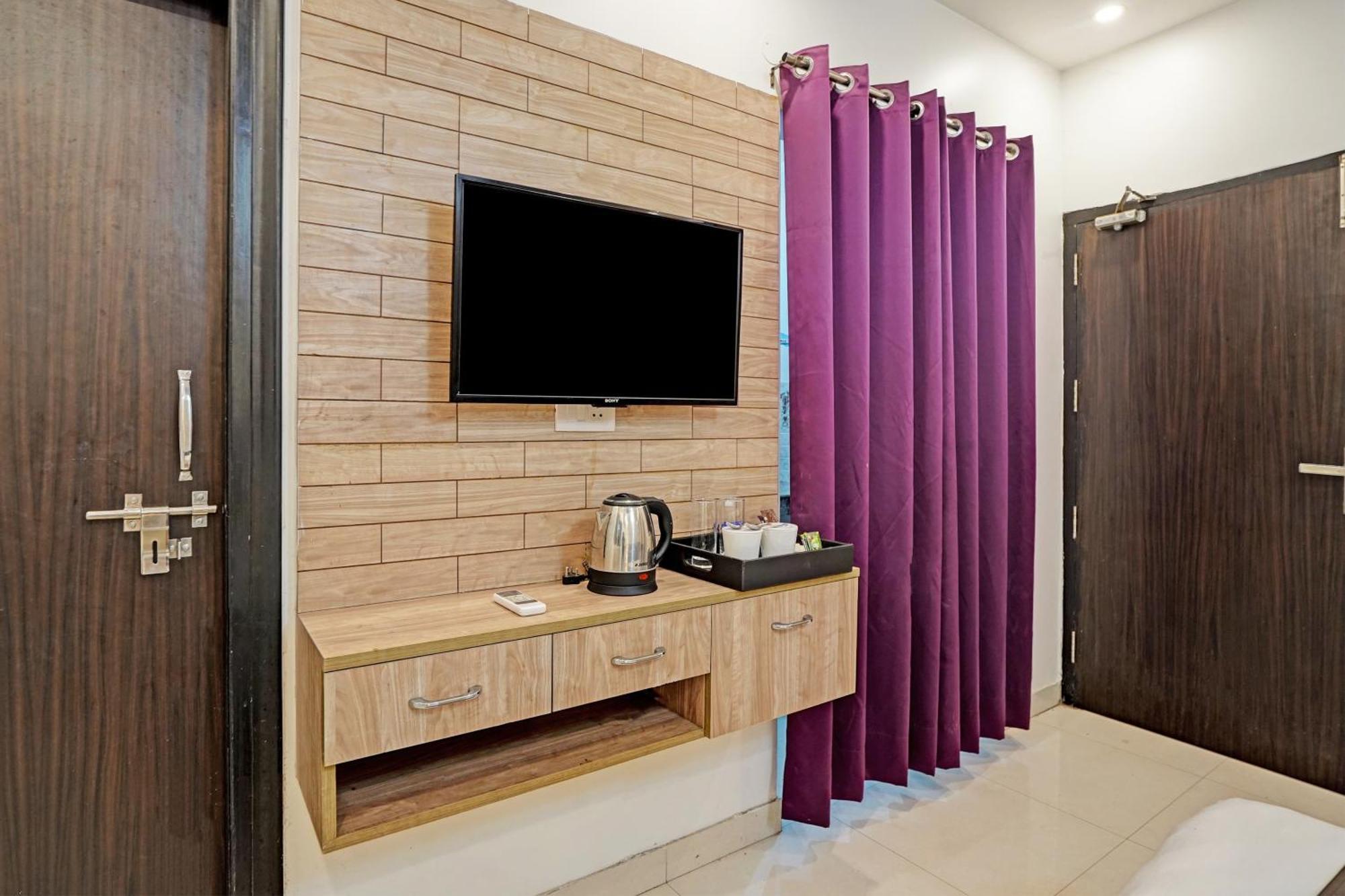 Hotel O Babil Palace Near Omaxe Celebration Mall Гургаон Екстериор снимка